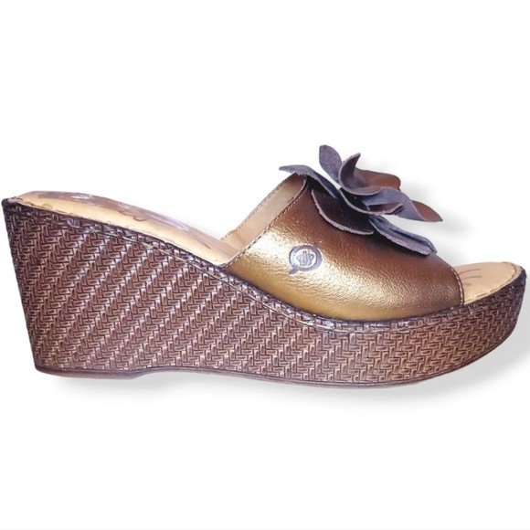 #279 Born Women Leather Flower Slide Wedge Sandals Golden Bronze Sz 9 Annette - Picture 1 of 7